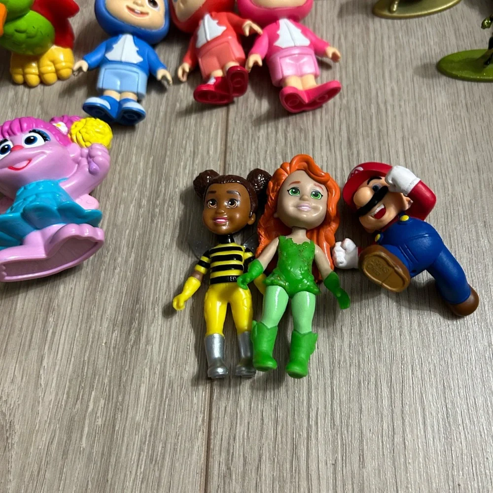 Approx. 30 Used Action & Other Figurines in Good Condition. See Pix. - Picture 6 of 14
